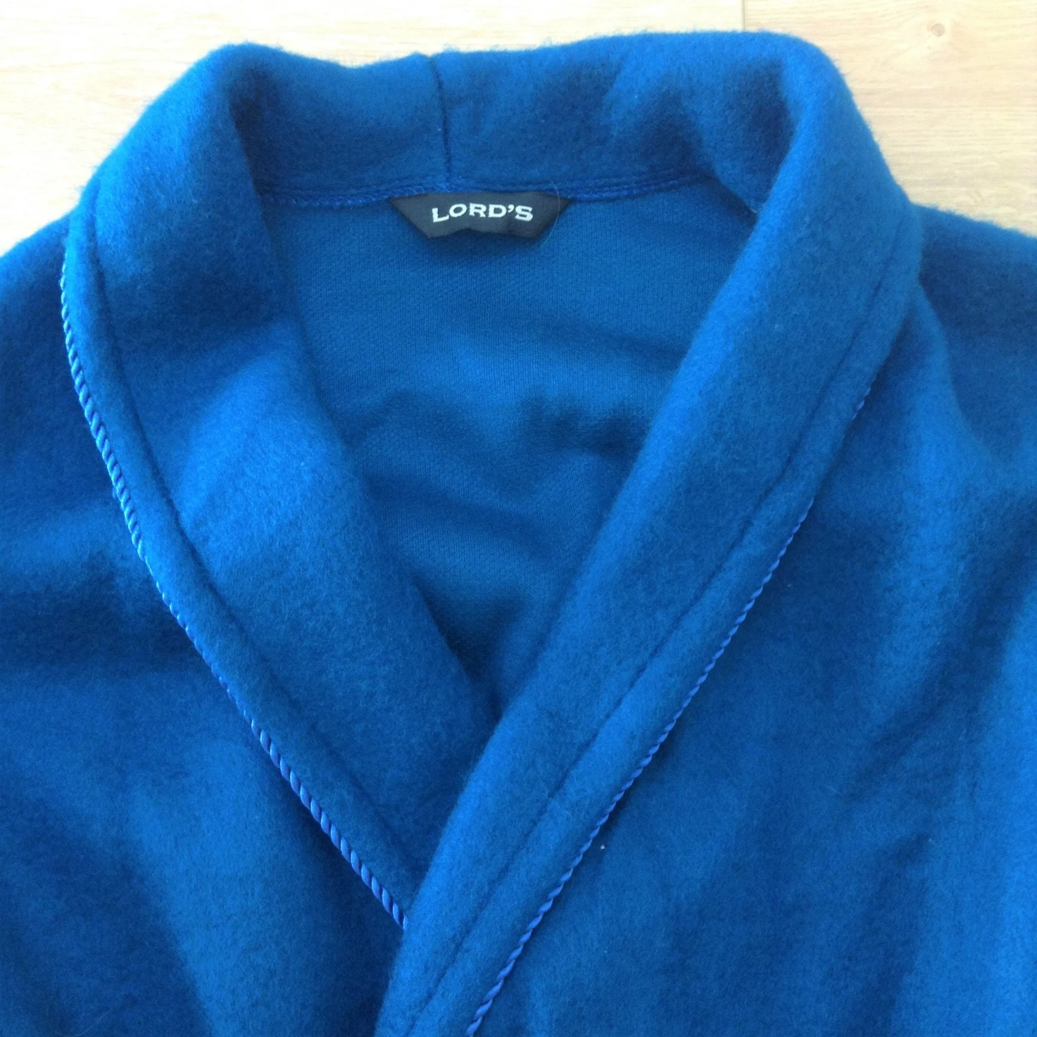 French 1970s Men Winter Leisure Lounging Interior Nightwear Short Robe - Wide Collar & Belt - Solid Blue Warm Acrylic - New - L 2 French 1970s Men Winter Leisure Lounging Interior Nightwear Short Robe - Wide Collar & Belt - Solid Blue Warm Acrylic - New - L - Image 2