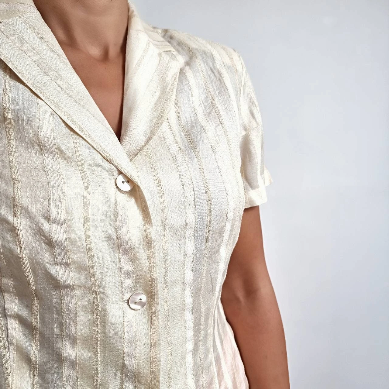80's Vintage Cream Silk Ladies Shirt In Woven Stripes With Mother-Of-Pearl Buttons // Short Sleeves Blouse // Medium 4 80's Vintage Cream Silk Ladies Shirt In Woven Stripes With Mother-Of-Pearl Buttons // Short Sleeves Blouse // Medium - Image 4