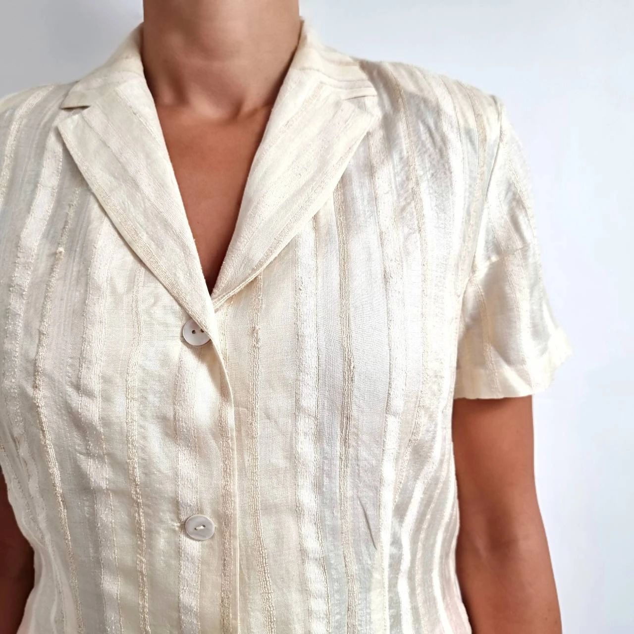 80's Vintage Cream Silk Ladies Shirt In Woven Stripes With Mother-Of-Pearl Buttons // Short Sleeves Blouse // Medium 3 80's Vintage Cream Silk Ladies Shirt In Woven Stripes With Mother-Of-Pearl Buttons // Short Sleeves Blouse // Medium - Image 3