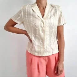 80's Vintage Cream Silk Ladies Shirt In Woven Stripes With Mother-Of-Pearl Buttons // Short Sleeves Blouse // Medium