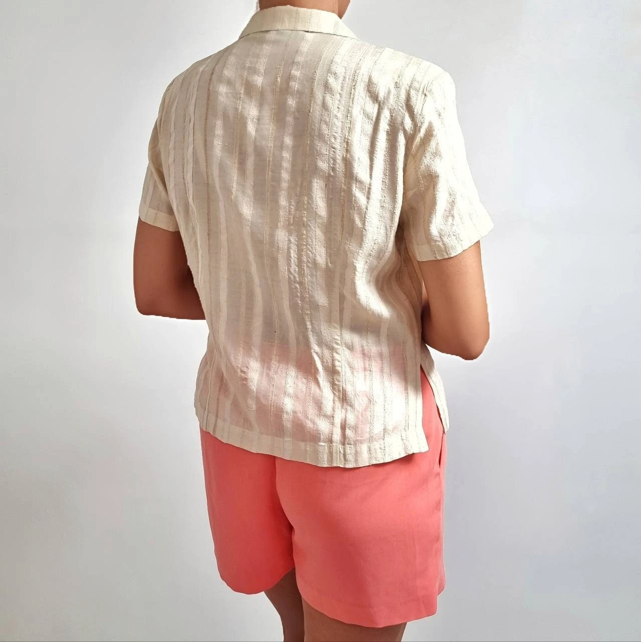 80's Vintage Cream Silk Ladies Shirt In Woven Stripes With Mother-Of-Pearl Buttons // Short Sleeves Blouse // Medium 5 80's Vintage Cream Silk Ladies Shirt In Woven Stripes With Mother-Of-Pearl Buttons // Short Sleeves Blouse // Medium - Image 5