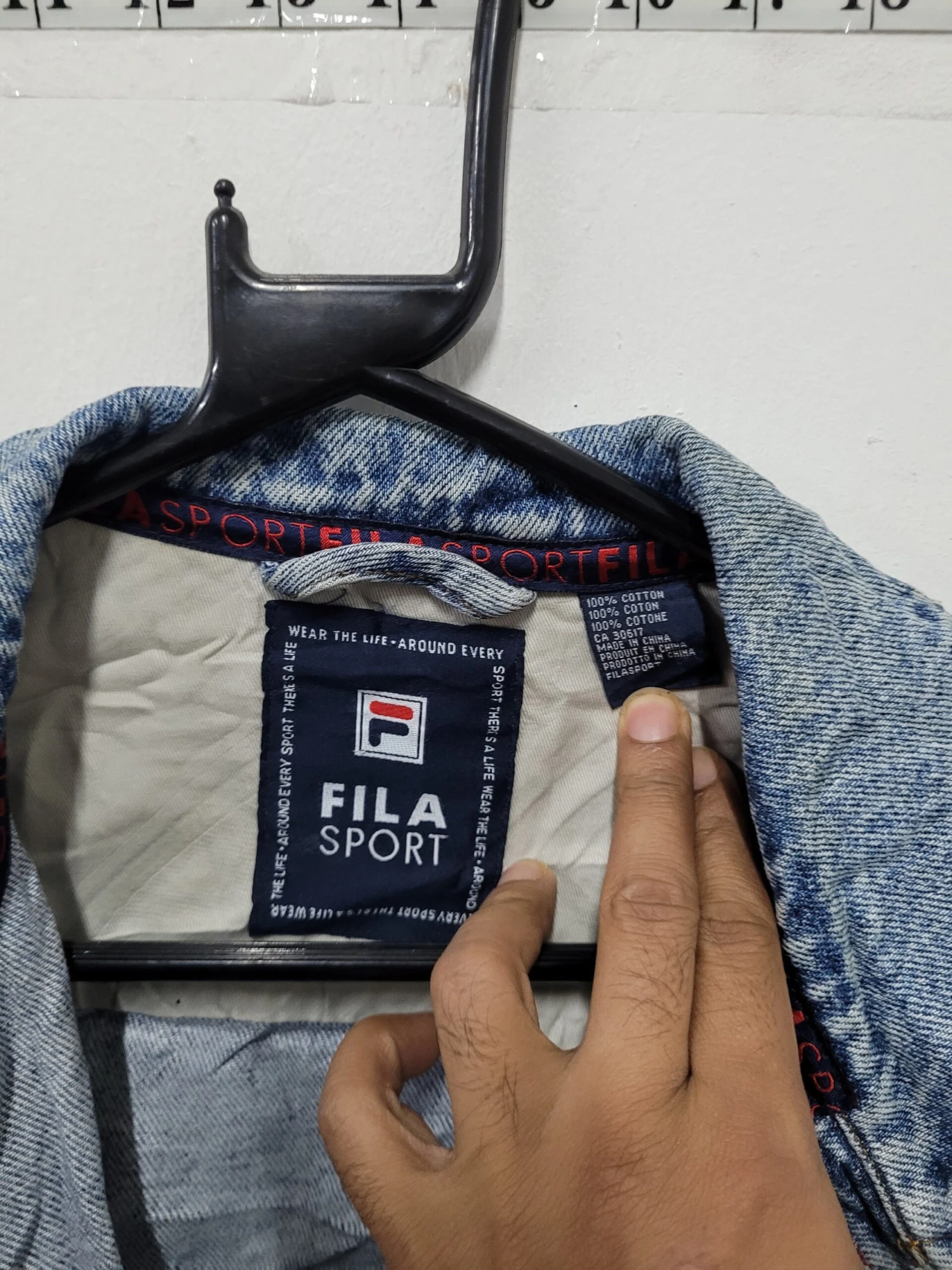 Vintage 80's 90's Fila Trucker Denim Jeans Jacket Size Large C739 2 Vintage 80's 90's Fila Trucker Denim Jeans Jacket Size Large C739 - Image 2