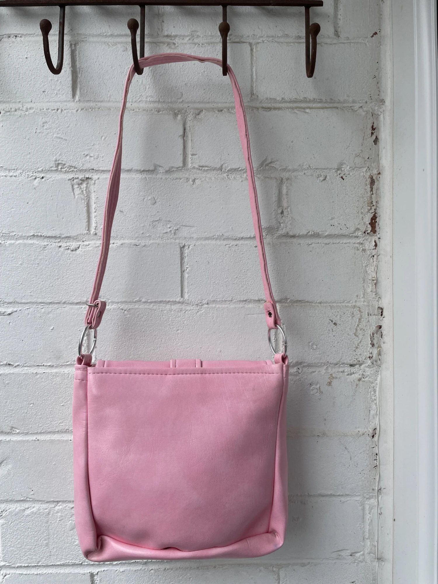 1960s Bubblegum Pink Mod Shoulder Bag 2 1960s Bubblegum Pink Mod Shoulder Bag - Image 2