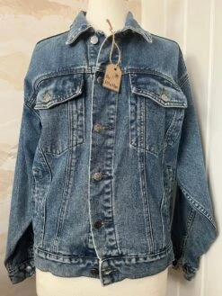 Rose Gold Star On Leafy Circle Upcycled Denim Jacket. Sustainable. Pre-loved. Oversized Small. -Fashion Clothing Store il fullxfull.5222542353 bopr
